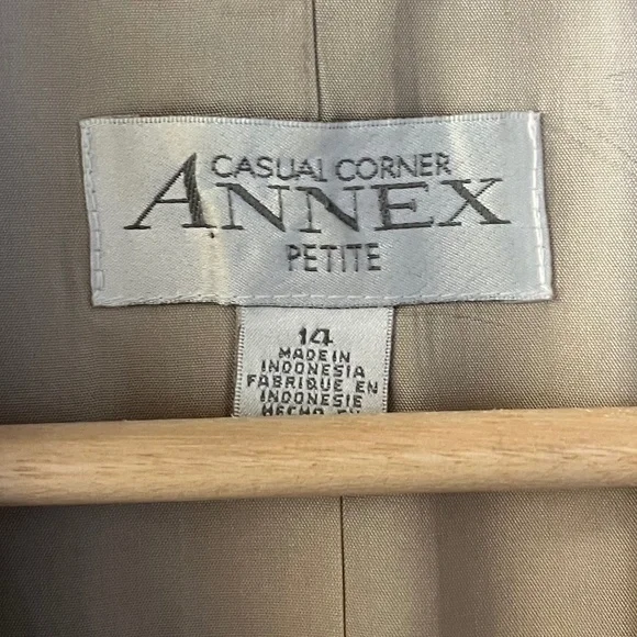 Linen Blazer - Picture 2 of 4